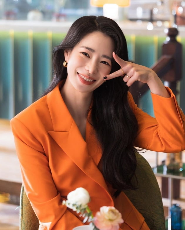 연진아, 너 지금 되게 신나 …임지연, 화사한 미소 "바쁜 커리어우먼 느낌"