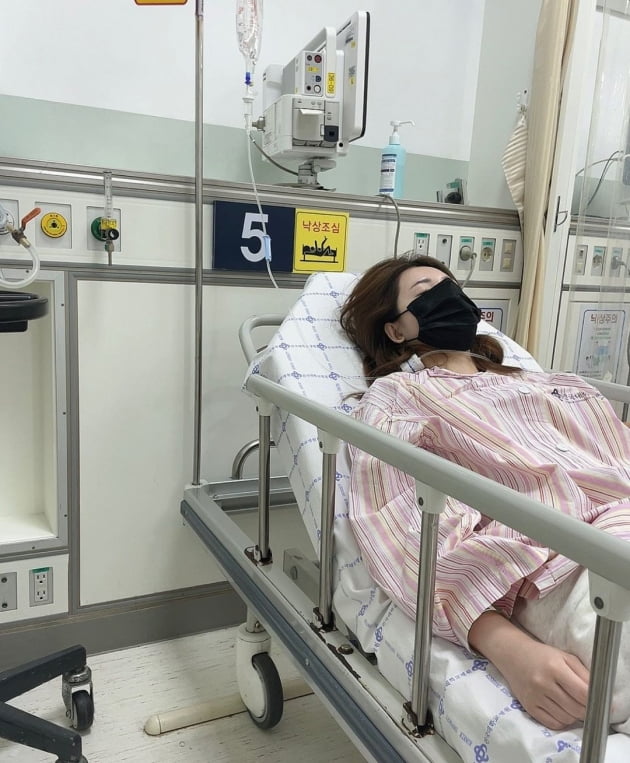 홍지윤, 무슨 일이길래 입원까지…동생 홍주현 "혼자 얼마나 앓았으면"