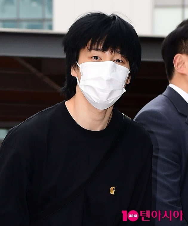 [TEN 포토] 방탄소년단 지민 '마스크 넘어 잘생김'