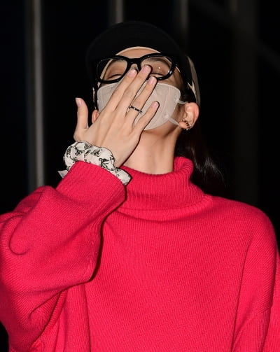 [TEN 포토] 블랙핑크 리사 '팬들에게 딥키스 날리며~'
