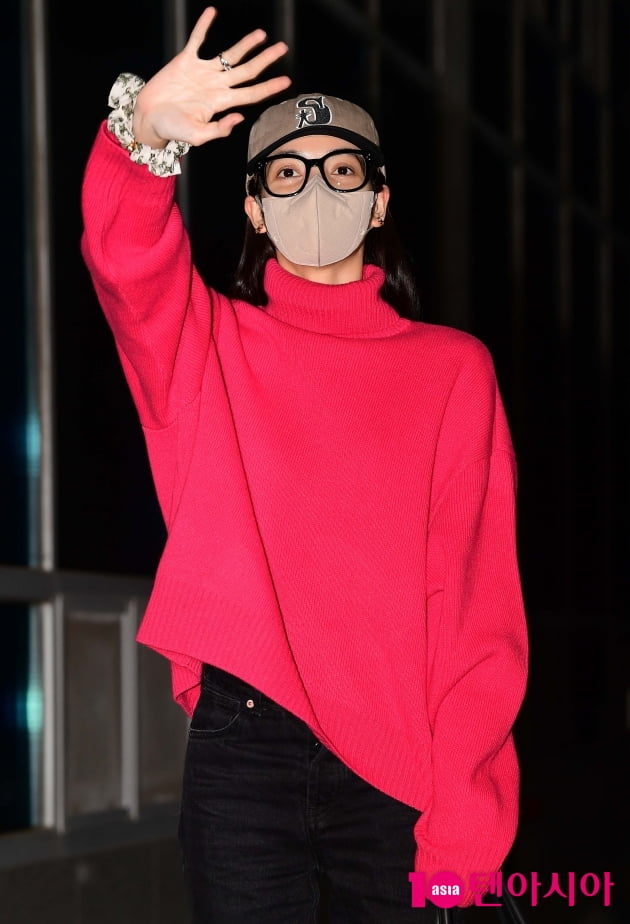 [TEN 포토] 블랙핑크 리사 '기분 좋아지는 인사'