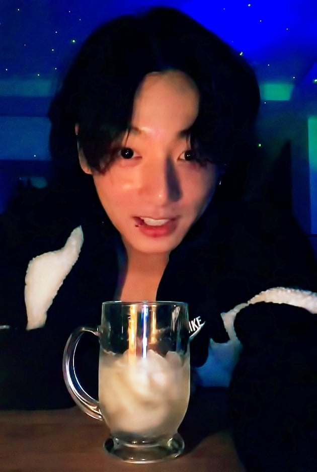 방탄소년단 정국이 3번 들어줘 감격한 '캐나다 래퍼' 러브콜 "리믹스 듀엣 하고파...입소문 나게 도와줘"