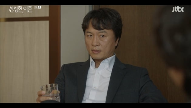 [종합] '베트남 처녀 데려와 학대' 의혹…조승우, 전 국민 손가락질 받게 됐다('신성한 이혼')