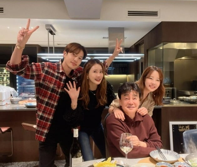 '♥세븐과 5월 결혼' 이다해, 백종원에 신부수업 받았나…"황홀했던 밤, 먹다가 배 볼록"