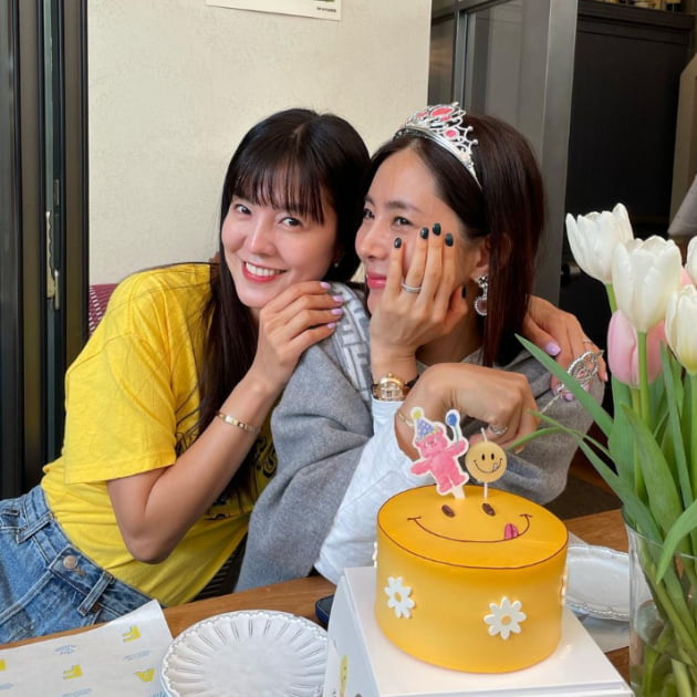 '울산 5대 미녀' 한채아의 생일파티, 절친 김성은도 빠질 수 없지