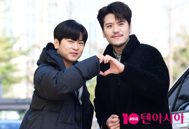 [TEN 포토] 라포엠 박기훈-정민성 '함께 만든 하트'