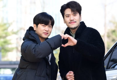 [TEN 포토] 라포엠 박기훈-정민성 '함께 만든 하트'