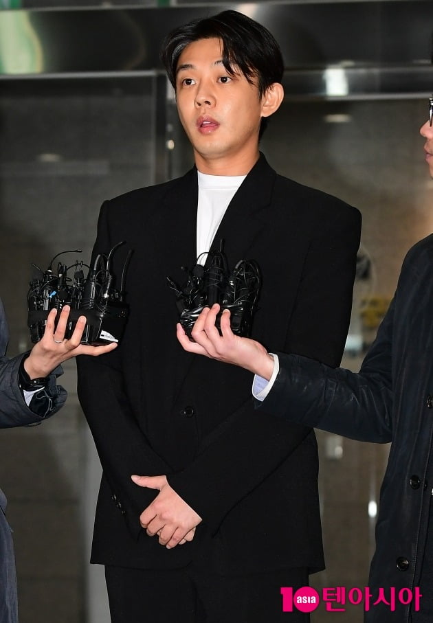 [TEN 포토] 유아인 '깊게 숨을 쉬며'