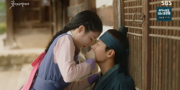[종합] 신예은, '발목의 홍점' 찾으려다 목에 들어온 의문의 칼날('꽃선비 열애사')
