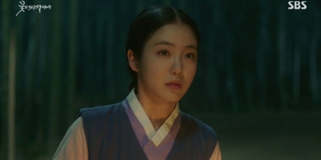 [종합] 신예은, '발목의 홍점' 찾으려다 목에 들어온 의문의 칼날('꽃선비 열애사')