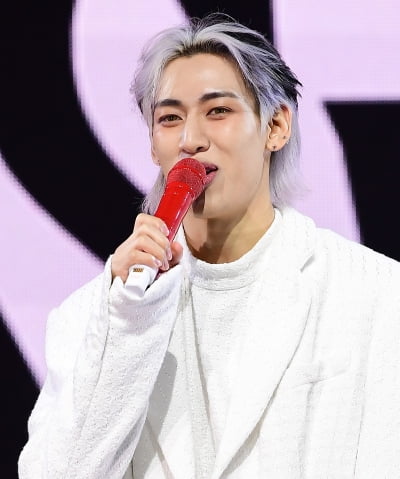[TEN 포토] 뱀뱀 '첫 대면 쇼케이스 떨려요'