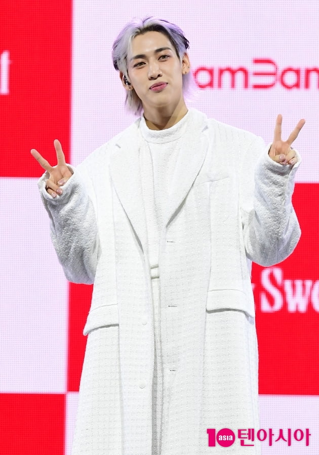 [TEN 포토] 뱀뱀 '멋진 태국왕자'