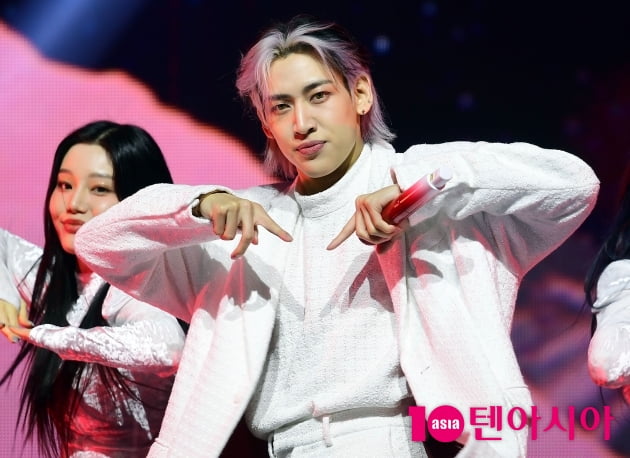 [TEN 포토] 뱀뱀 '앨범 ‘오늘도 멋짐'