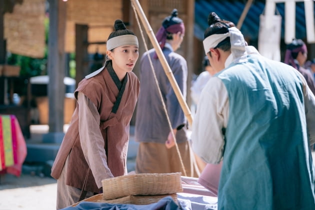 표예진, 이중생활 발각 위기…필사의 숨바꼭질('청춘월담')