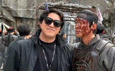 '진아름♥' 남궁민, 신혼인데 피칠갑한 얼굴…'검은 태양' 감독과 재회