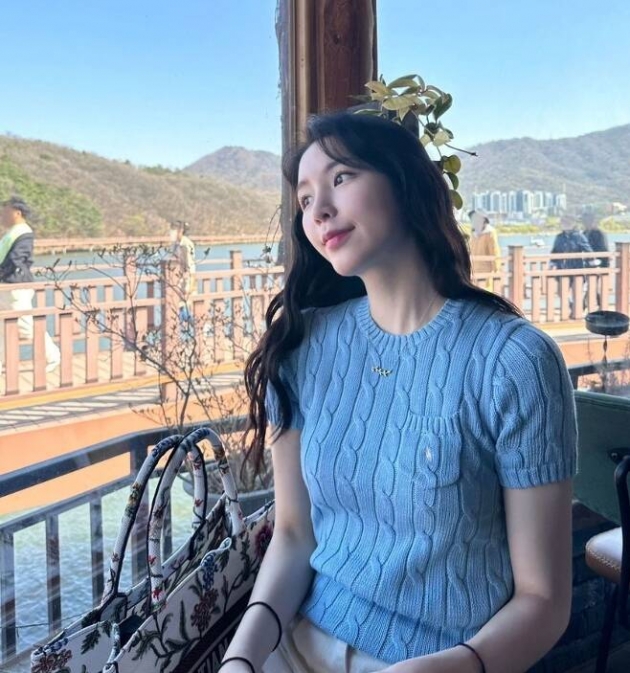 '환승2' 성해은, ♥정현규가 사준 450만원 명품백 들고 봄 나들이…"벚꽃 예쁜곳 어디든"