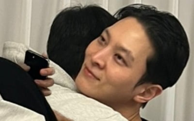 주원, '예비 메이저리거' 이정후와 만남…반갑다는 인사는 포옹으로