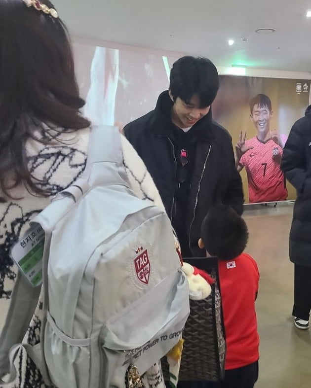 임영웅과 아이, 필승 조합…현영민 아들 만난 히어로 "빛나는 따뜻한 눈빛"