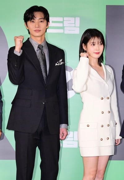 [TEN 포토] 박서준-이지은 '힘찬 파이팅!'