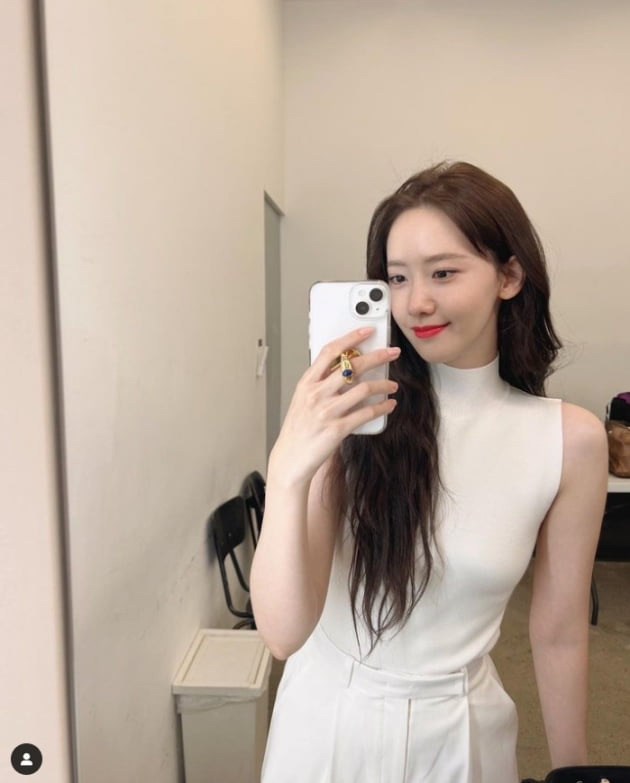 윤아, 섹시한 레드립...오늘도 이쁨