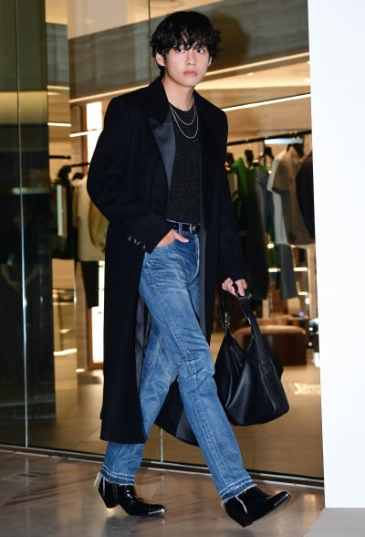 [TEN 포토] 방탄소년단 뷔 '백화점을 밝히는 외모'