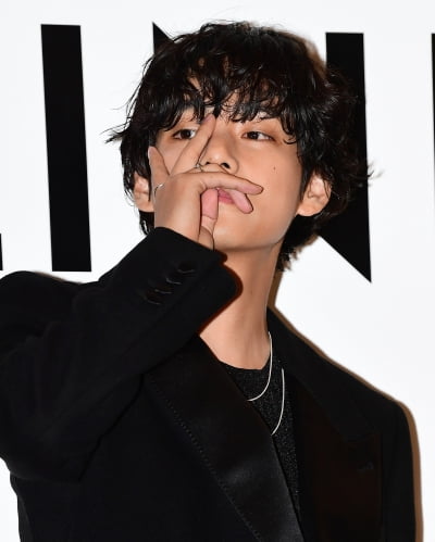 [TEN 포토] 방탄소년단 뷔 '소장욕구 부르는 비주얼'