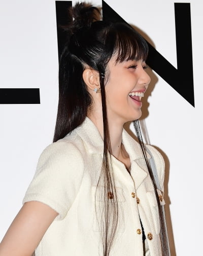 [TEN 포토] 블랙핑크 리사 '애교 많은 눈웃음'