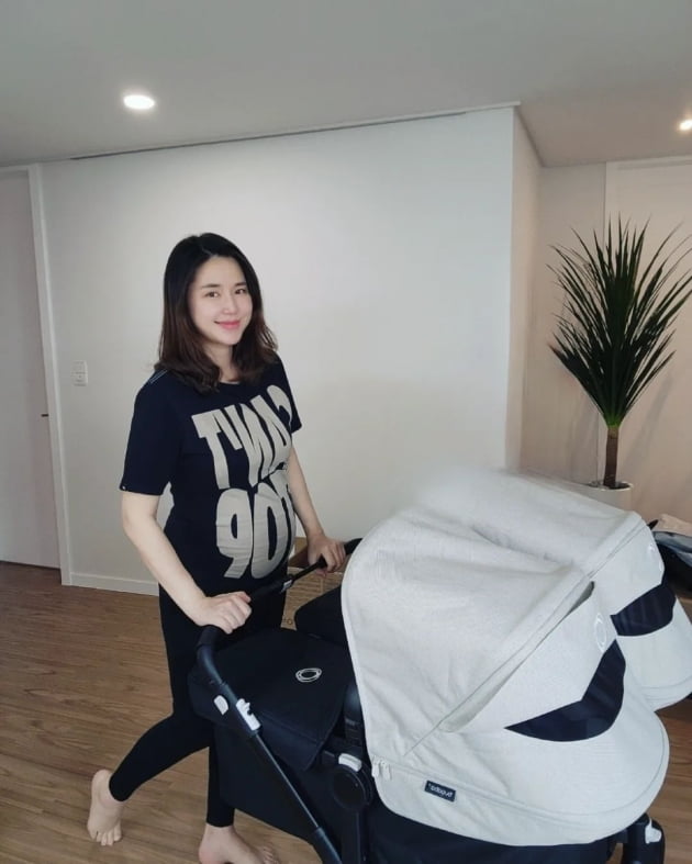 '금융맨♥' 공현주, 쌍둥이 출산도 전에 받은 270만원짜리 명품 유모차 "설레"