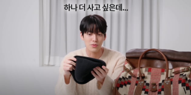 [종합] '신민아♥' 김우빈, 15년째 독하디 독한 자기관리...어깨깡패 이유있었다('보그')