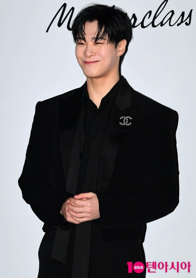 故 문빈 비보, 슬픔에 젖은 연예계…유노윤호·김재중→RM 추모 물결 ing [TEN이슈]