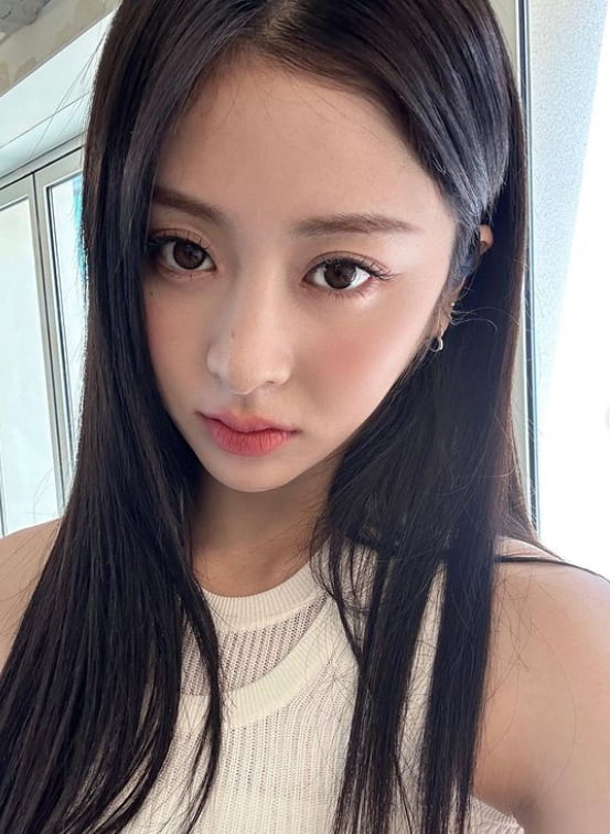 허윤진, 명품 브랜드 F사까지 점령…핫걸 언니 인기 어디까지