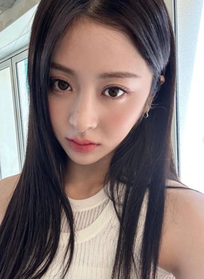 허윤진, 명품 브랜드 F사까지 점령…핫걸 언니 인기 어디까지