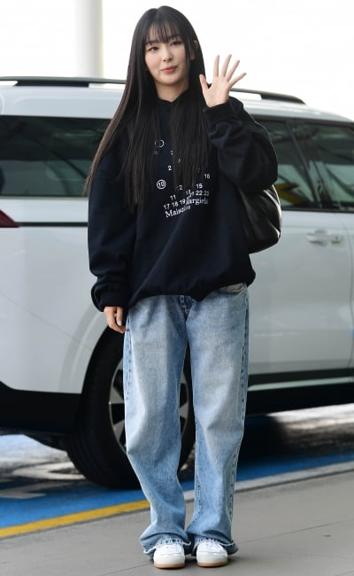 [TEN 포토] 레드벨벳 슬기 '청청패션도 완벽하게 소화'