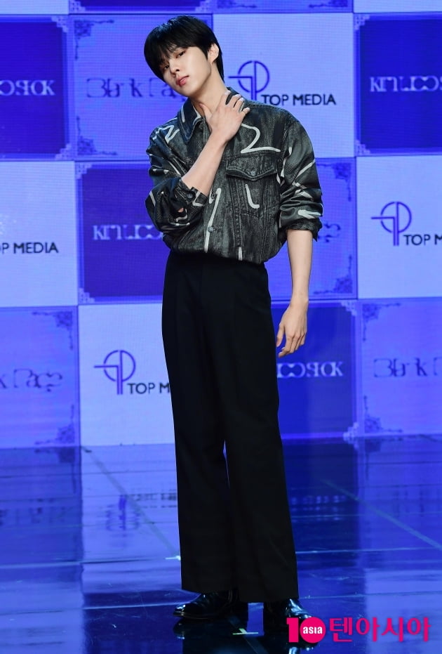 [TEN 포토] 김우석 '타이틀곡 '던'의 느낌으로'