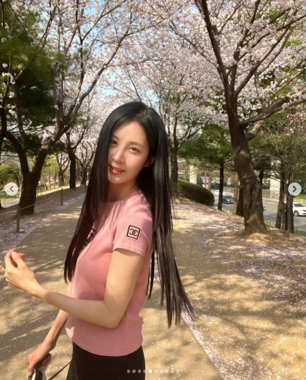 서현, 벚꽃과 깔맞춤 패션..."몽땅 망하기 전"