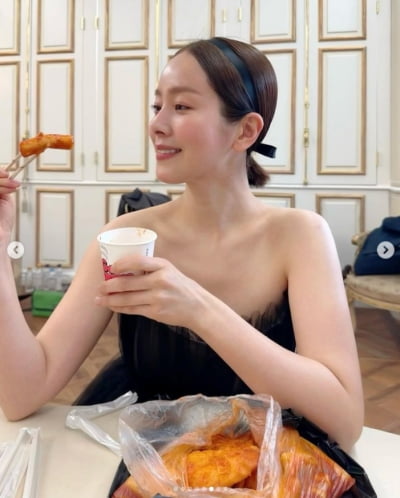 한지민, 우아한 공주님...떡볶이는 못참지