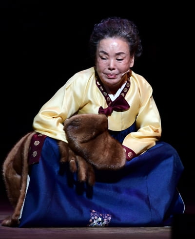 [TEN 포토] 김수미 '슬퍼하는 엄마'