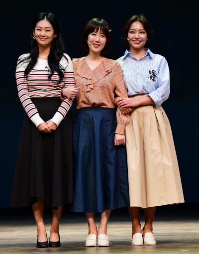 [TEN 포토] 신서옥-현쥬니-김고은 '개성이 넘치는 딸'