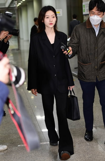 [TEN 포토] '음주운전' 김새론 '어두운 표정으로 법원출석'