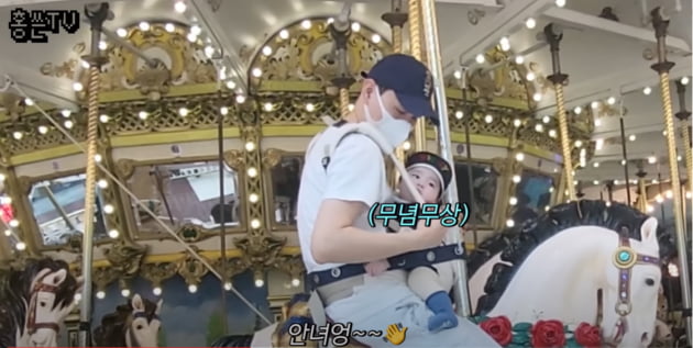 "똥별이=백마 탄 왕자님" 父제이쓴과 인생 첫 회전목마에도 그저 시크美('홍쓴')