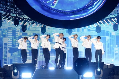 스트레이 키즈, 월드투어 성공적으로 마침표…'글로벌 슈퍼스타'로 비상