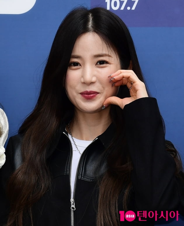 [TEN 포토] 에이핑크 박초롱 '하트 드려요~'