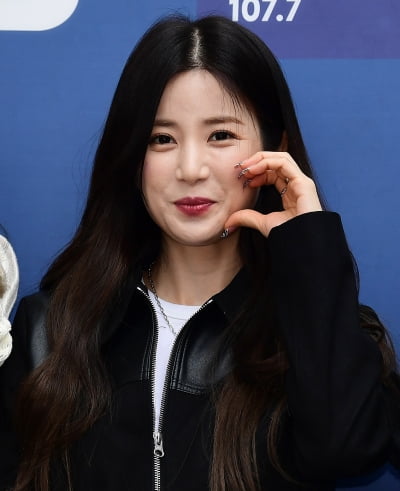 [TEN 포토] 에이핑크 박초롱 '하트 드려요~'