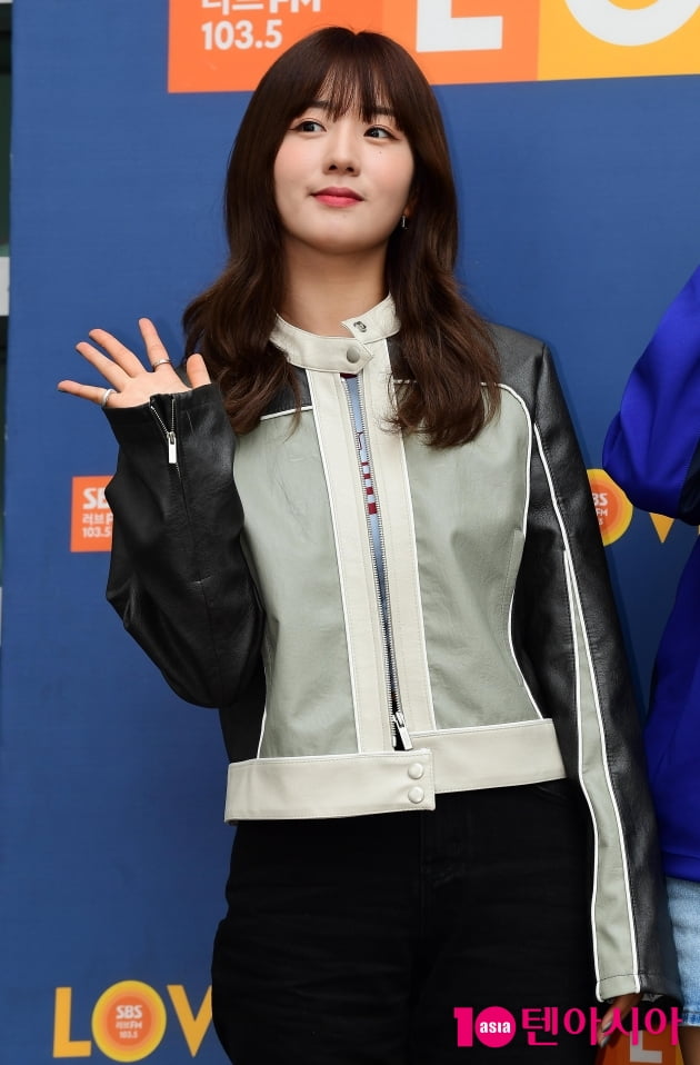 [TEN 포토] 에이핑크 윤보미 '인사는 귀엽게'