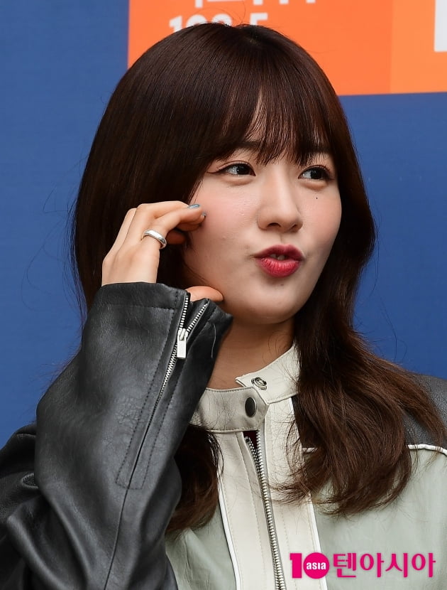 [TEN 포토] 에이핑크 윤보미 '하트는 상큼하게'