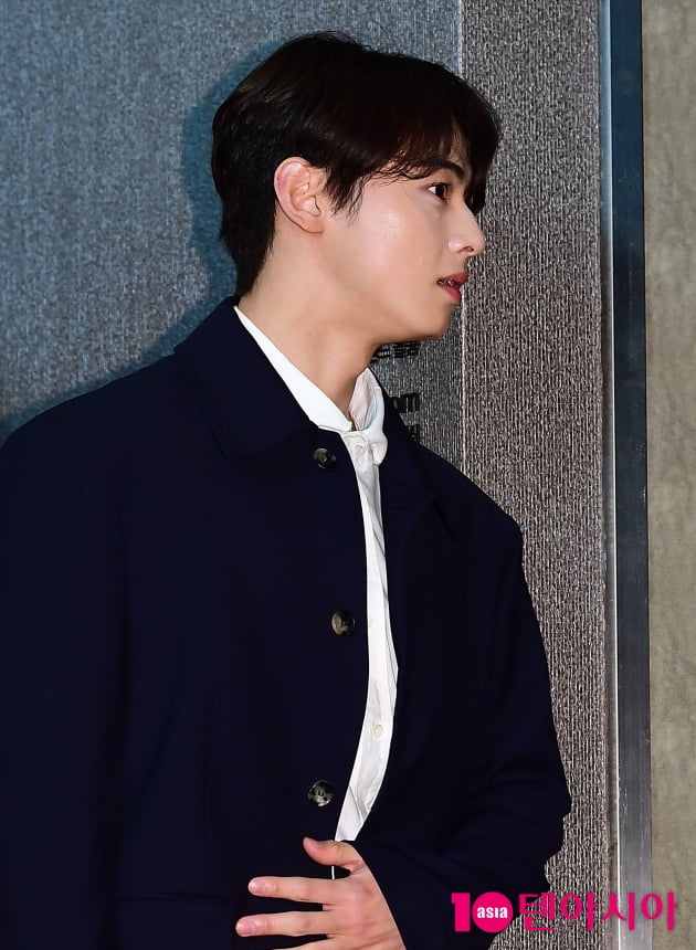 [TEN 포토] 차은우 '샤프한 옆선'