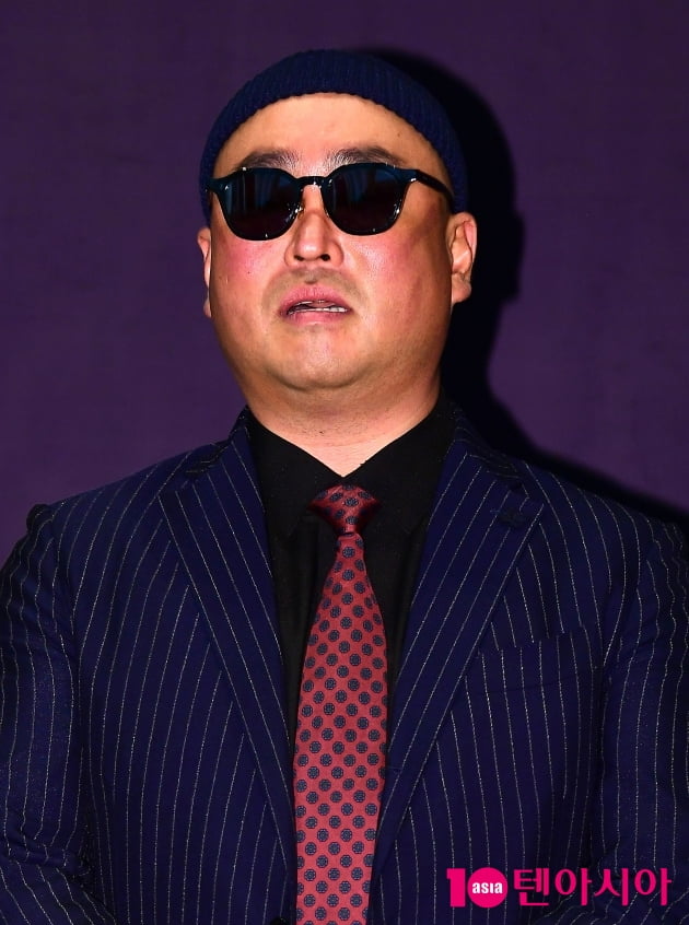 [TEN 포토] 길 '비니로 멋낸 하객패션'