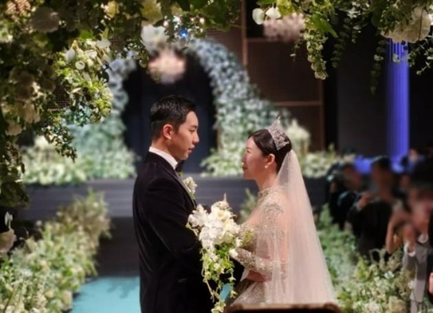 부부 된 이승기♥이다인, 화려한 웨딩드레스→'결혼해줄래' 셀프 축가[TEN이슈]