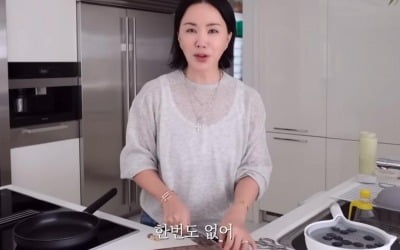 엄정화, 54세에도 몸매 유지 비결 있었네 "배달 주문 안 해…근육=보험"('Umaizing')[TEN이슈]