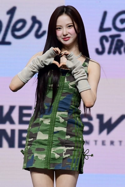 [TEN 포토] 케플러 최유진 '러블리 하트'